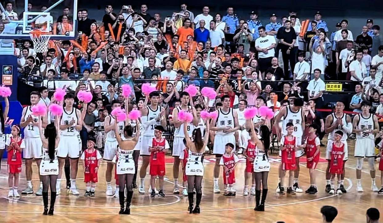 公牛血洗南韩男篮,汉密尔顿三分雨点燃全场 公牛血洗南韩男篮,汉密尔顿三分雨点燃全场