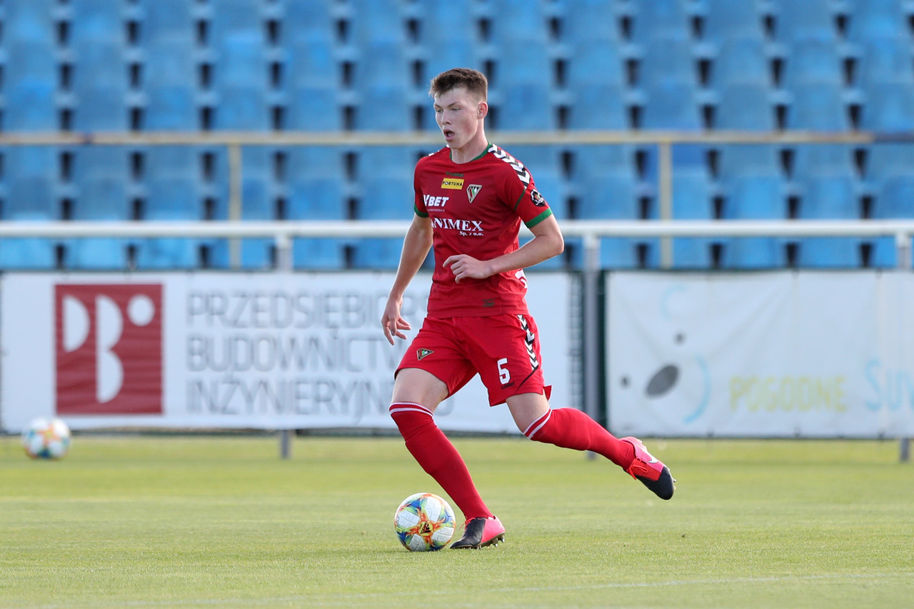 爱游戏-瑞典队横扫波兰队，波尔点燃赛场