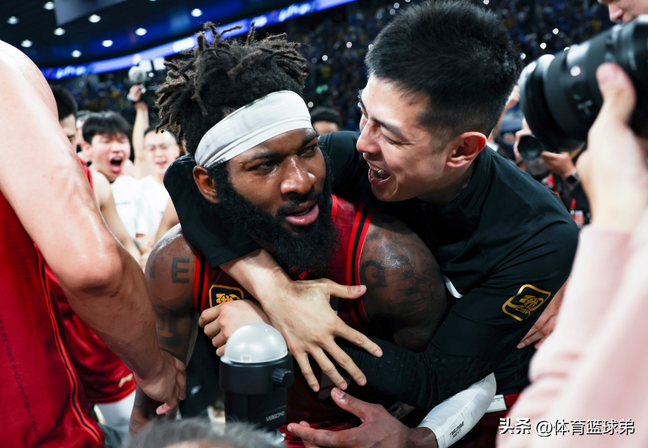 北京队横扫广东队，易建联状态火热