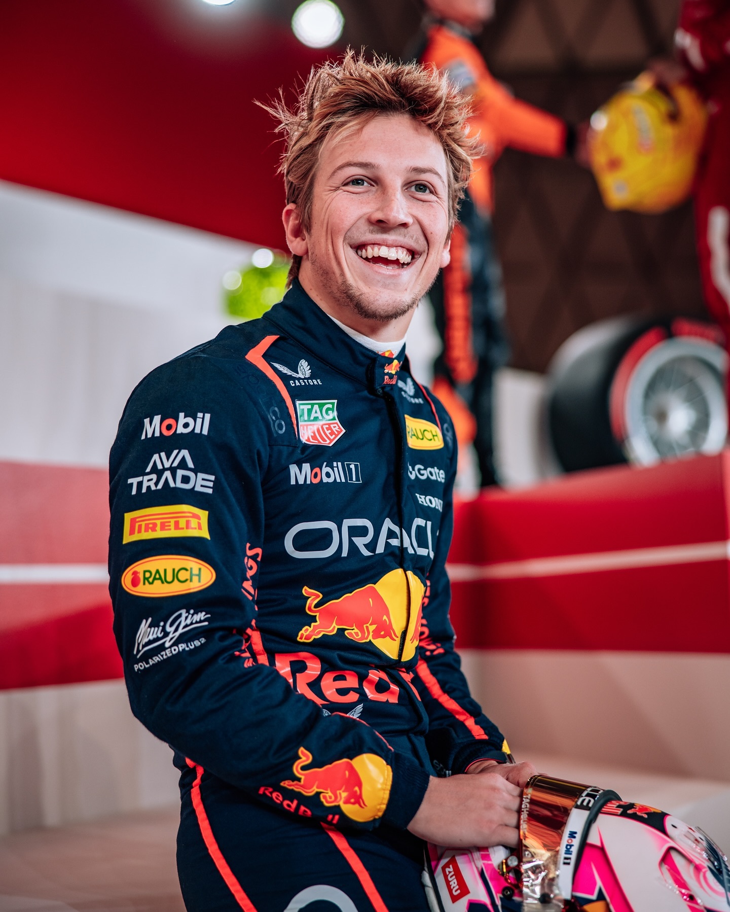 红牛车队鏖战索伯车队，勒克莱尔惊艳四座