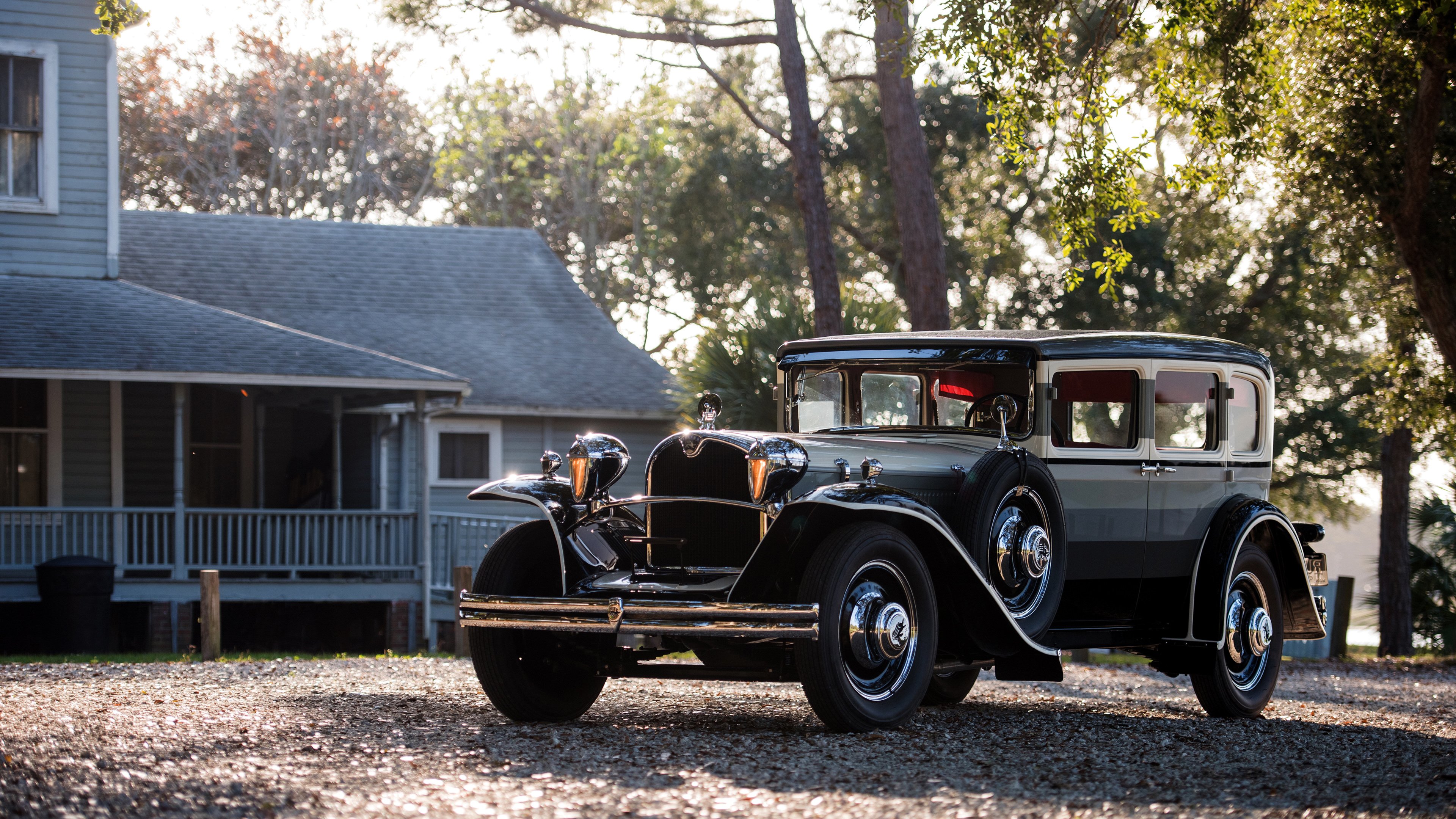 爱游戏体育-终场哨响时，两个世界在篮球上重叠